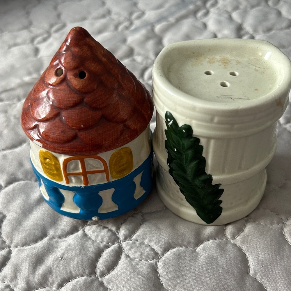 Vintage Ceramic Cottage Salt and Pepper Shakers